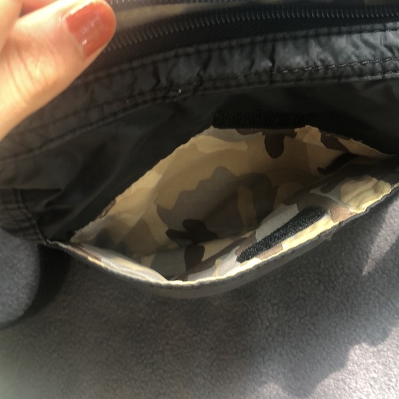 ROOTS HANDBAG - Picture 3 of 9